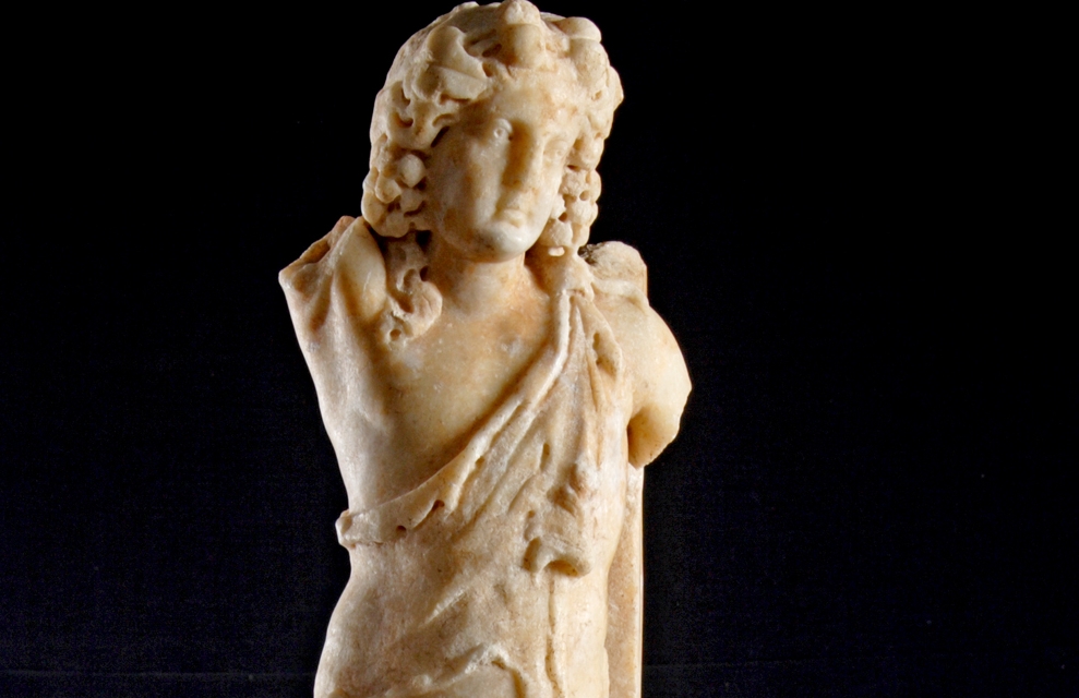Masa ayağı olarak yontulmuş Dionysos heykeli, MS. 2-3. Yüzyıllar